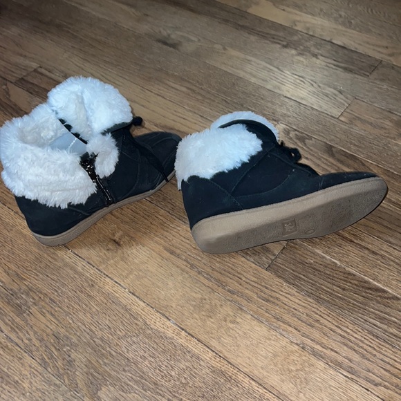 Furry ankle boot wedges 🖤🤍 - Picture 3 of 4